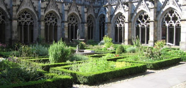 Pandhof-Domkerk-Utrecht, ook daar stadsspelen van WAVE Citygames Pandhof-Domkerk-Utrecht, ook daar stadsspelen van WAVE Citygames