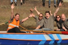 De Sloepenrace is een ontspannen en gezellig no-nonsense evenement dat uitermate geschikt is voor teambuilding.